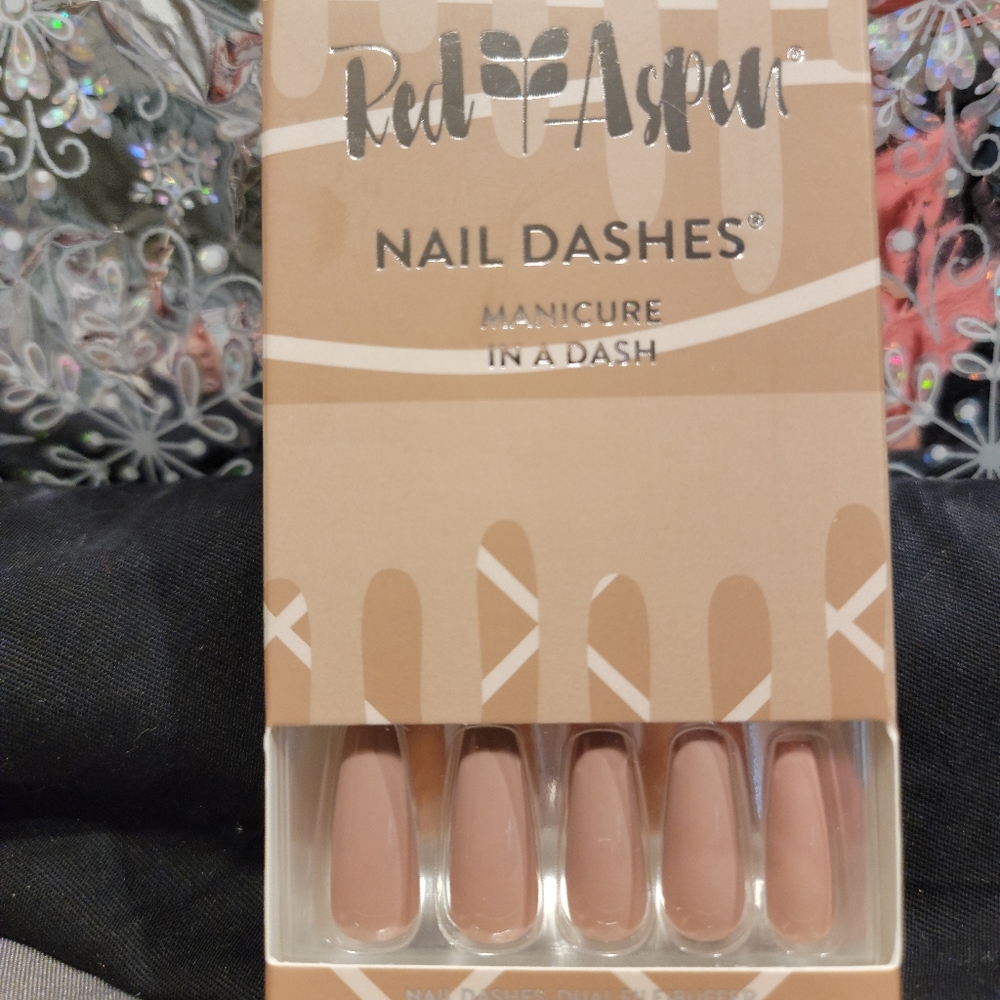 Red Aspen Nail Dashes